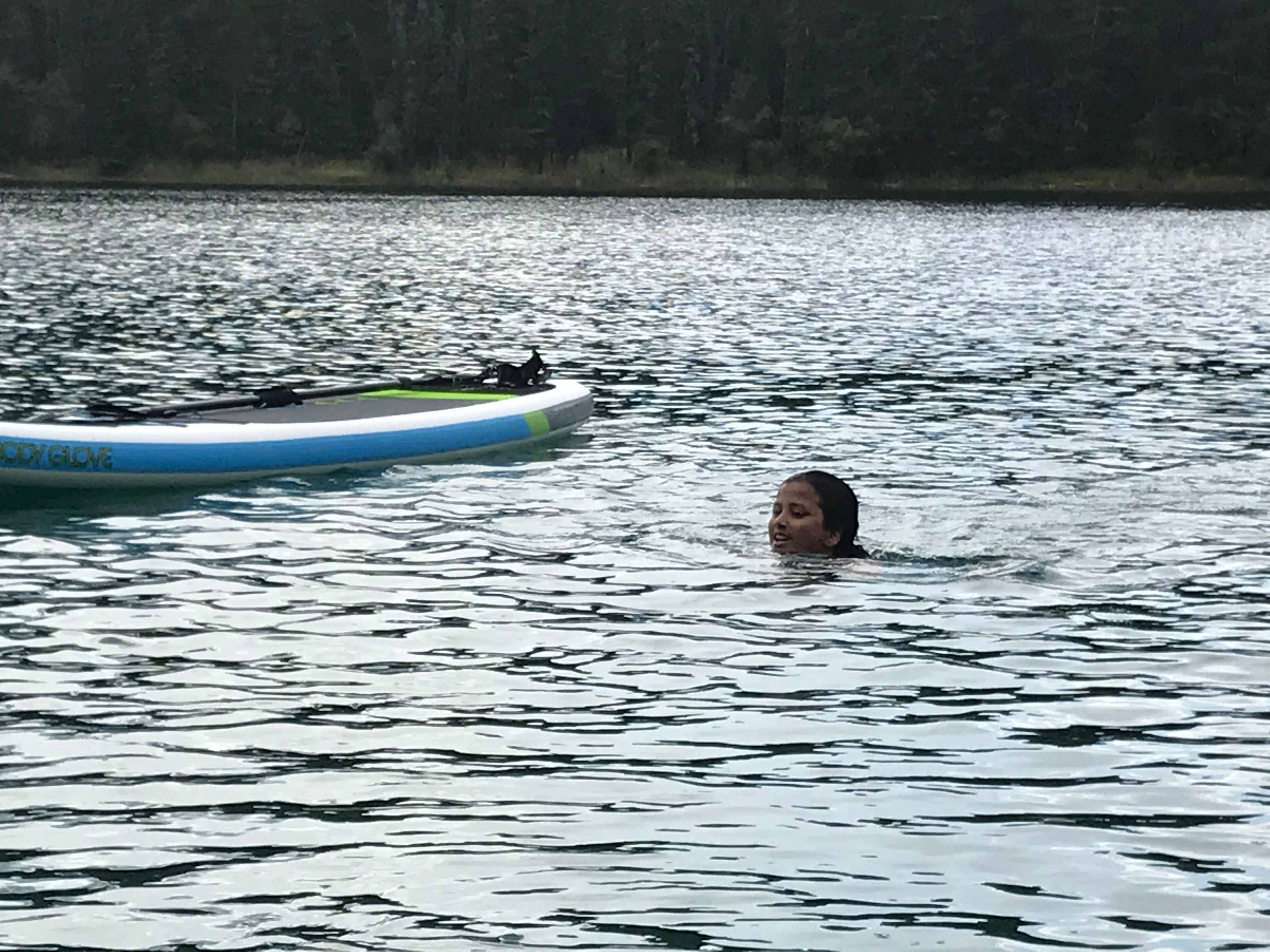 नॉर्बरी तलाव पोहून जाताना...