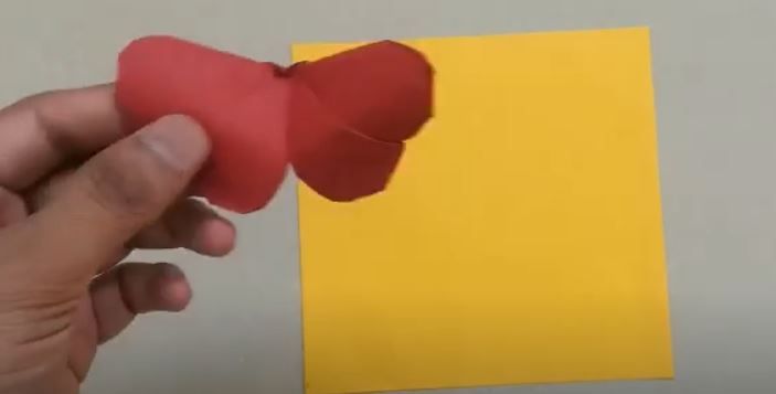 मुलांसाठी ओरिगामी १: फुलपाखरू